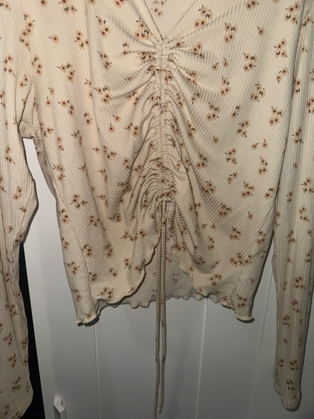 Women's Cream Floral Ruched Long-Sleeve Top